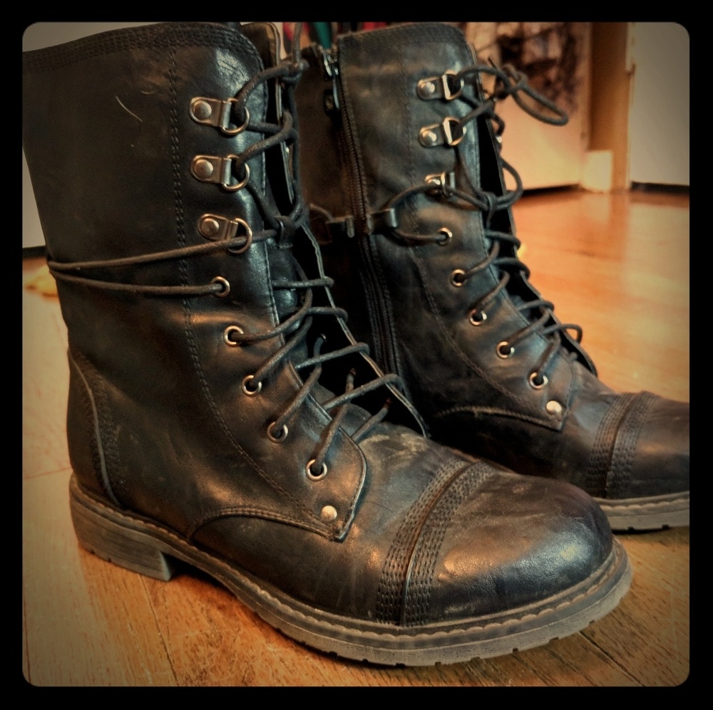 Combat boots